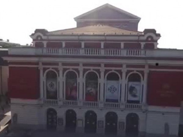 След големия пожар, започва ремонтът на Държавната опера в Русе.