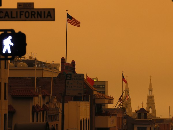 Небето над град Сан Франциско стана оранжево. Причина за странния
