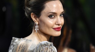 Анджелина Джоли е бясна Двамата с Брад Пит тъкмо бяха изгладили