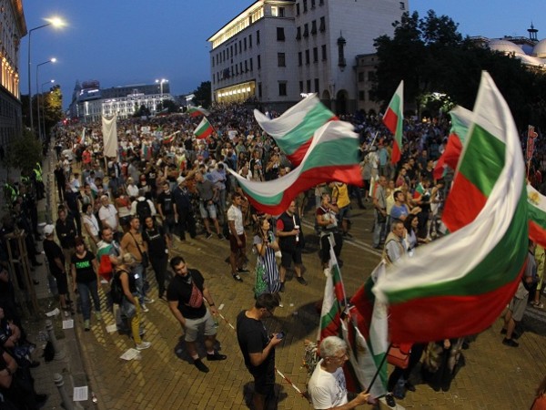 Снимки: Димитър Кьосемарлиев 64 дни на антиправителствени протести. Протестът е