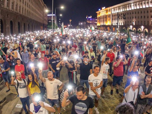 64-ти ден на протестите в София. Засилено е полицейското присъствие