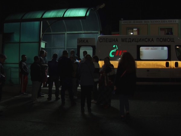 Скандално видео как санитари от болницата в Ямбол пренасят болни