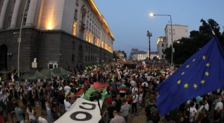 Протестиращи се събират в 65 ата поред антиправителствена демонстрация в София
