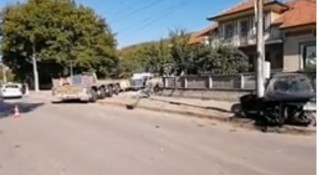 ТИР се вряза в къща в село Драганово край Горна