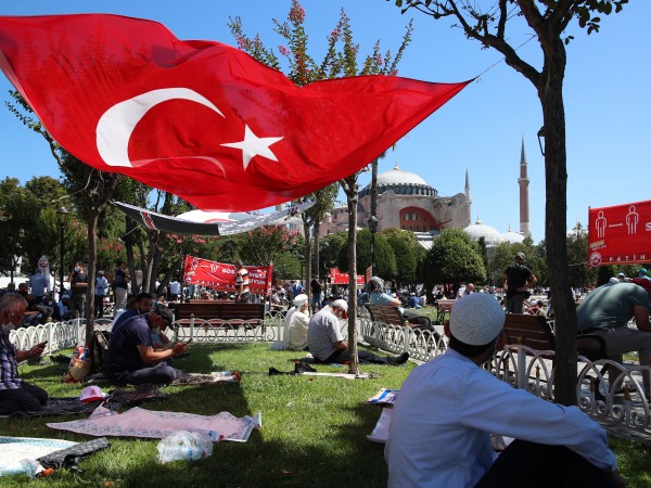 Международната рейтингова агенция Moody`s е понижила кредитния рейтинг на Турция
