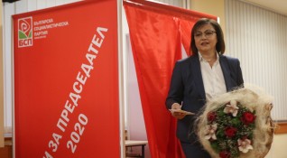 Досегашният лидер на БСП Корнелия Нинова печели безапелационно прекия избор