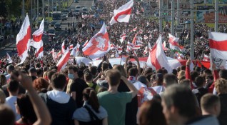 Десетки хиляди протестират днес в Беларус срещу преизбирането на президента