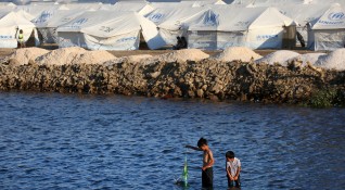 С помощ от Европейския съюз и ООН гръцките власти предоставят
