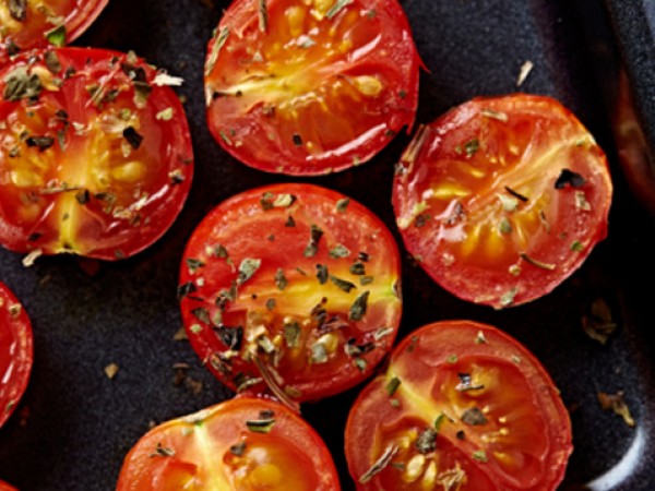 Продукти:2 супени лъжици зехтин1 голям домат, нарязан на слайсове1 стрък