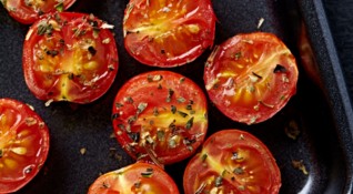 Продукти 2 супени лъжици зехтин1 голям домат нарязан на слайсове1 стрък