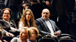 Дъщерята на президента Румен Радев Дарина е приета в НАТФИЗ