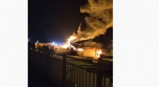 Голям пожар е избухнал в района на пристанището на град
