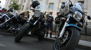 Шествие на мотористи под надслов Толерантност на пътя ще се