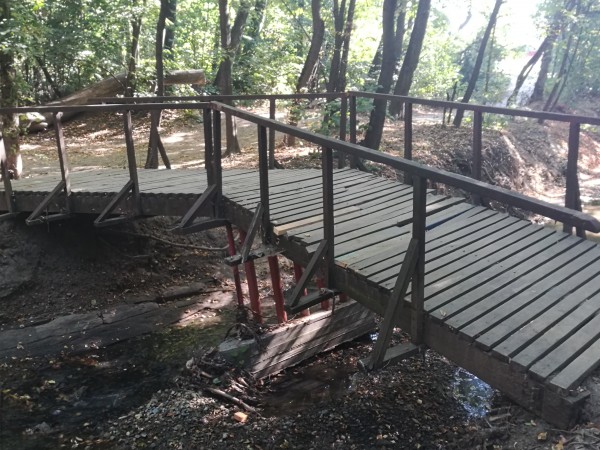Снимка: HelpBookКолко може да бъде опасен рушащ се дървен мост