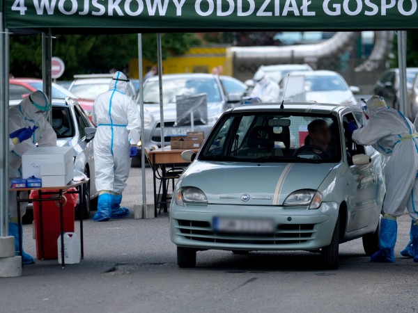 Полша отчете рекорд от 1002 нови случая на коронавирус, докато
