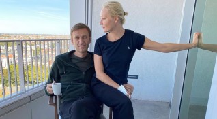 Руският опозиционер Алексей Навални който все още се възстановява в