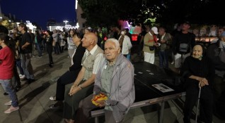 Снимка Димитър КьосемарлиевПротестиращи се събраха за 75 ия си антиправителствен протест