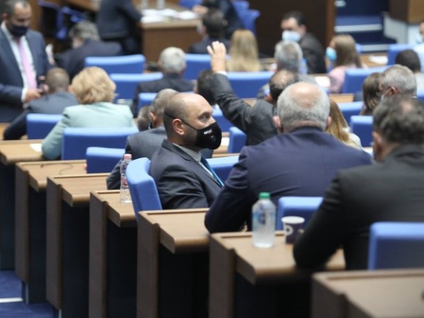Депутатите приеха на първо четете промени в Закон за административните