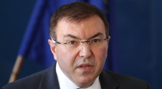 Здравният министър Костадин Ангелов упрекна депутатите че не носят маски