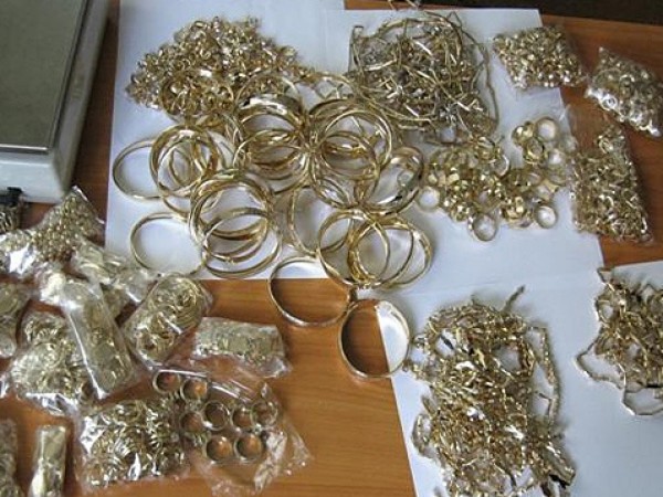 Митнически служители откриха 967,67 грама златни накити при проверка на