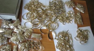 Митнически служители откриха 967 67 грама златни накити при проверка на