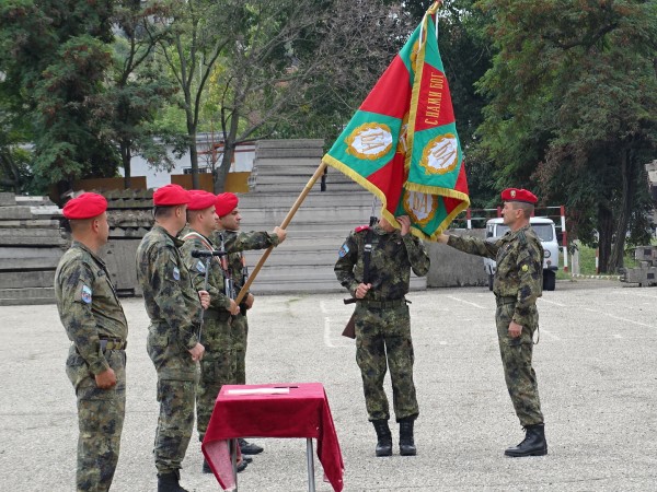 България трябва да има смесен тип армия – наборна и