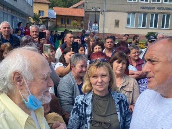Премиерът Бойко Борисов обеща на пенсионерите, че ще получават по
