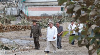 Лидерът на Северна Корея Ким Чен Ун инспектира дейностите по