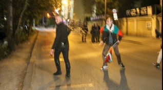 Снимка Димитър Кьосемарлиев Dnes bg След като тази вечер протестиращи замеряха