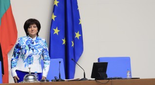 Председателят на парламента Цвета Караянчева поздрави всички учители чрез профила