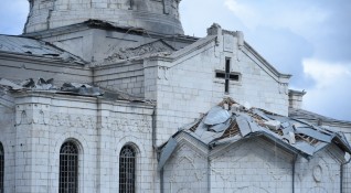 Снимка БГНЕСИсторическа арменска катедрала е била повредена при обстрела от