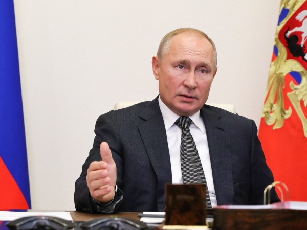Руският президент Владимир Путин покани днес в Москва външните министри