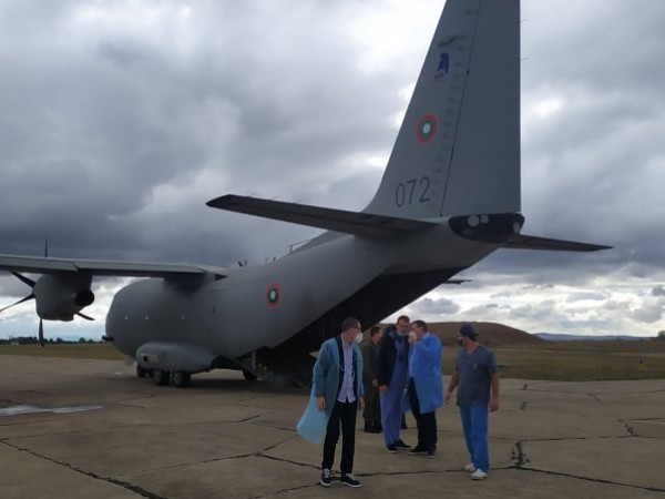 Военният самолет "Спартан" кацна на летище Безмер, за да транспортира