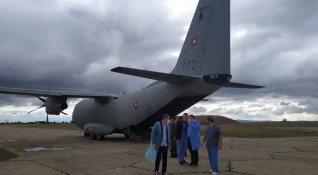 Военният самолет Спартан кацна на летище Безмер за да транспортира