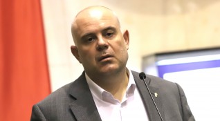 Главният прокурор Иван Гешев внесе в Народното събрание доклад за