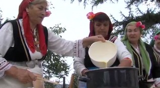 От векове жителите на благоевградското село Логодаж приготвят автентична паста