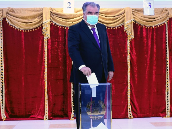 Държавният глава на Таджикистан Емомали Рахмон получи 90,92% от гласовете