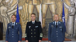 Генерал майор Димитър Петров официално вече е командир на Военновъздушните сили