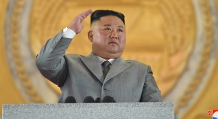 Лидерът на Северна Корея Ким Чен ун с рядка проява на