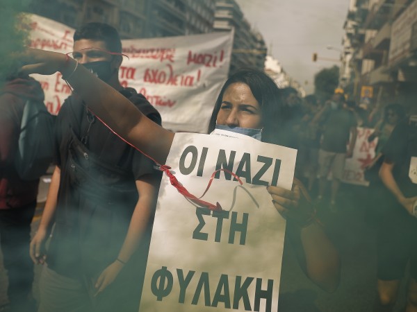Ръководството на гръцката неонацистка партия "Златна зора" е заплашено от