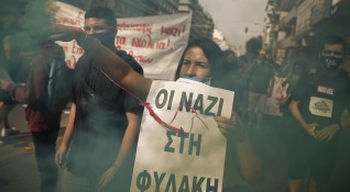 Ръководството на гръцката неонацистка партия Златна зора е заплашено от