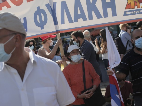Държавните служители в Гърция обявиха, че излизат на стачка. Хора