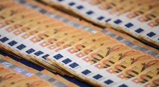 Над една четвърт от българите 26 вярват че еврото е