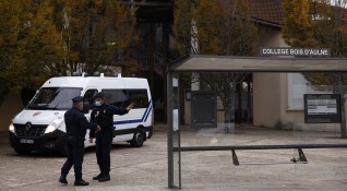 Полицейски операции са в ход тази сутрин във Франция срещу