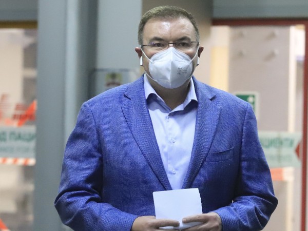 Здравният министър проф. Костадин Ангелов честити днешния празник на лекарите,