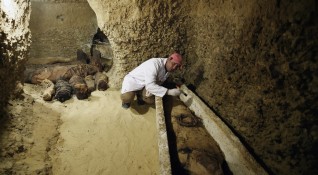 Египетски археолози са открили древни саркофази намиращи се в обширен