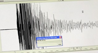 Силно земетресение с магнитуд 7 5 удари южно от намиращите се