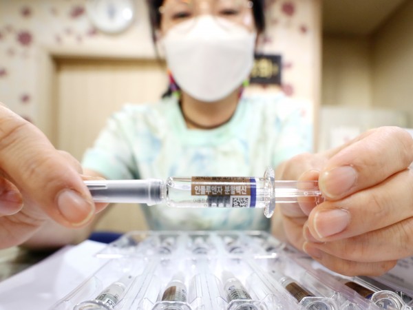 13 души починаха в Южна Корея след като се ваксинираха