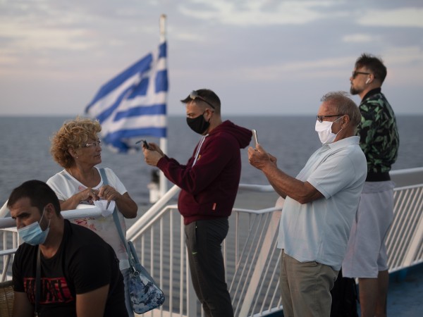 В Гърция влизат в сила по-строги мерки срещу разпространението на