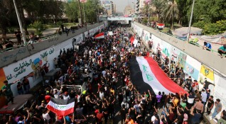 Сблъсъци и напрежение между протестиращи и полиция в Багдад маркираха